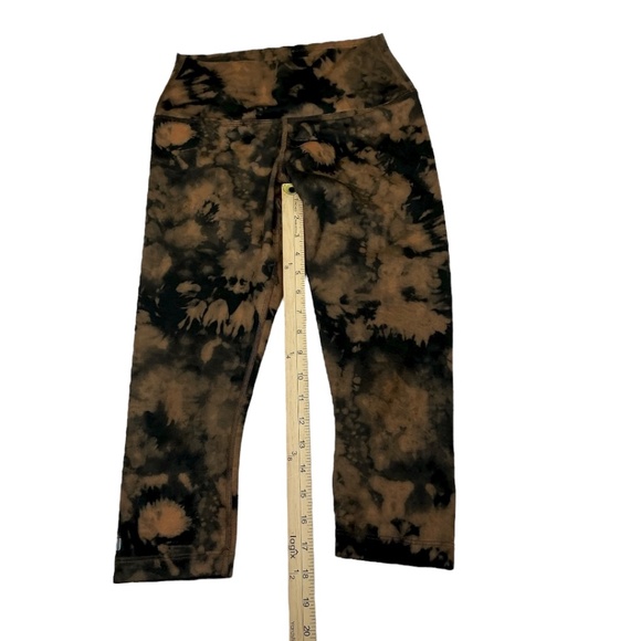 NOBULL Tie-Dye Cropped Leggings - Picture 6 of 8